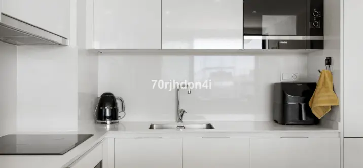 Sale of middle floor apartment in Estepona 0