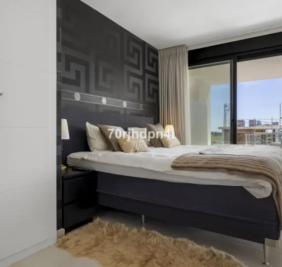 Sale of middle floor apartment in Estepona