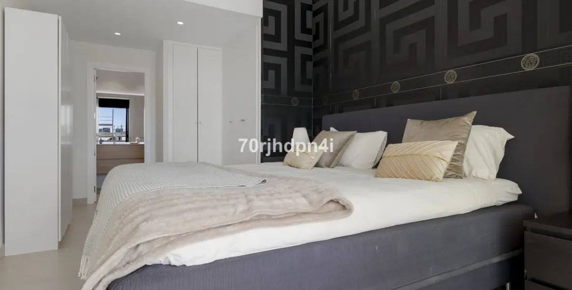 Venta de apartamento en planta media en Estepona 5