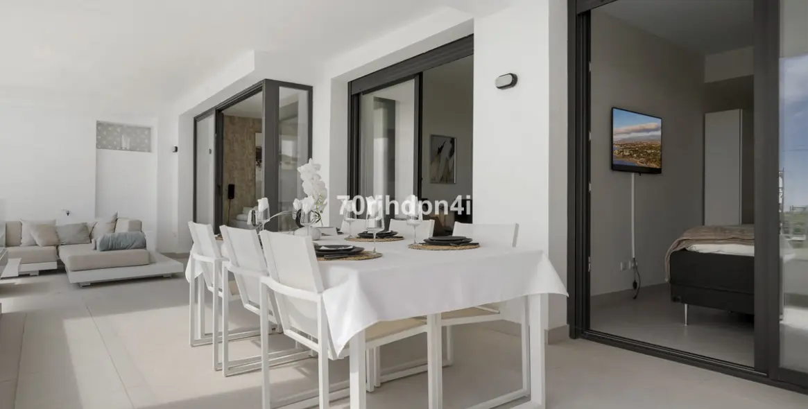 Venta de apartamento en planta media en Estepona 7
