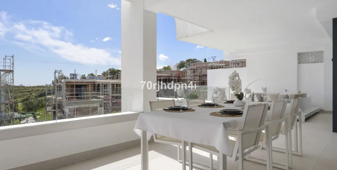 Venta de apartamento en planta media en Estepona 8