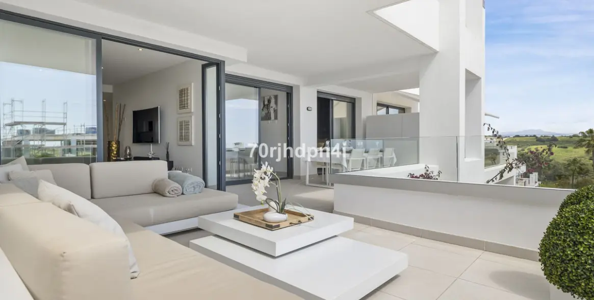 Venta de apartamento en planta media en Estepona 9