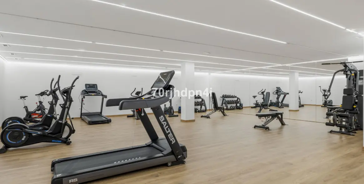 Venta de apartamento en planta media en Estepona 14