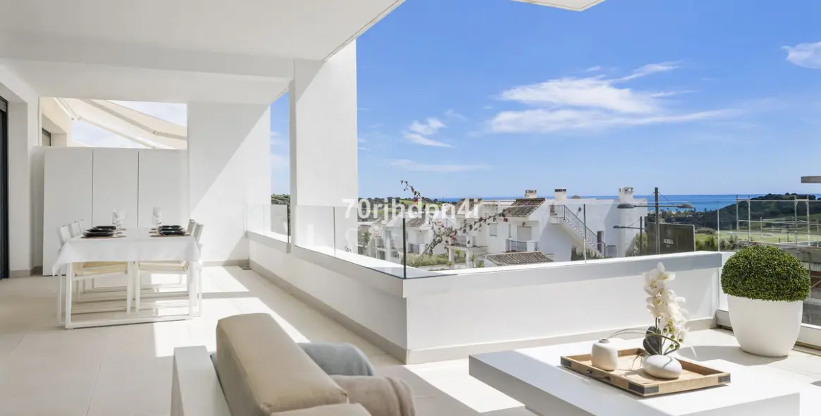 Venta de apartamento en planta media en Estepona 19