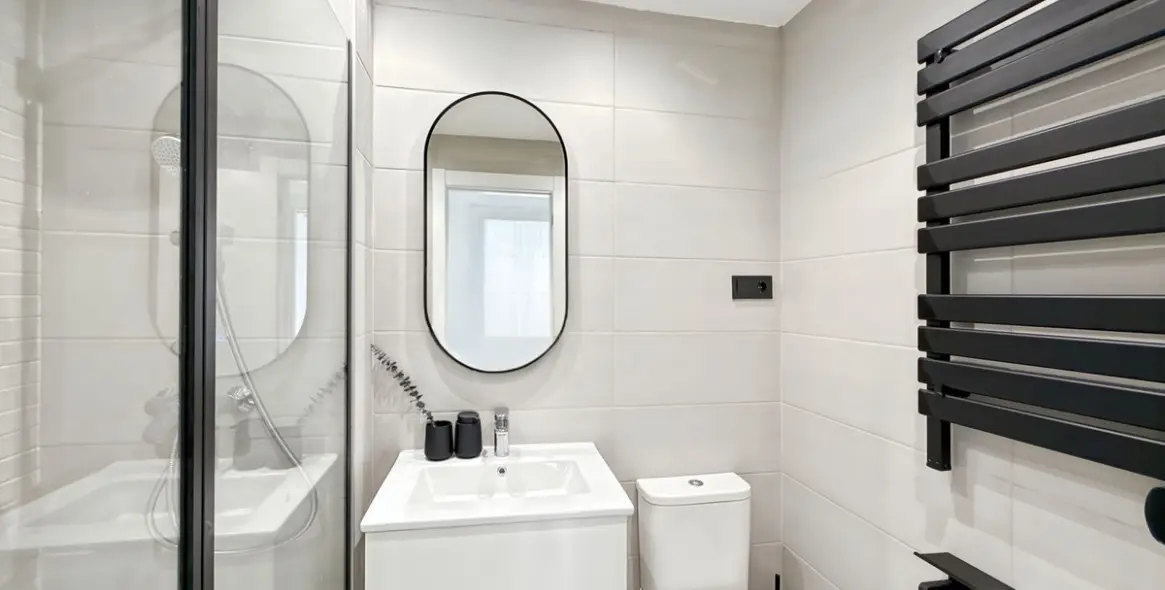 Sale of middle floor apartment in Perchel Norte 11