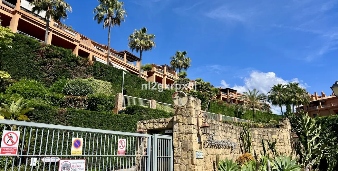 Sale of ground floor apartment in Benahavís 1