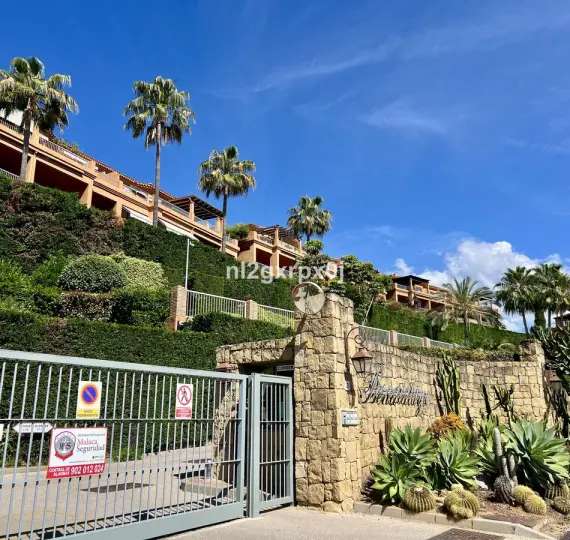 Sale of ground floor apartment in Benahavís