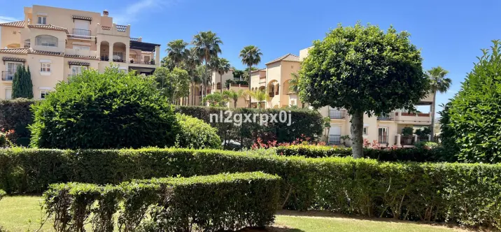 Sale of ground floor apartment in Benahavís 1