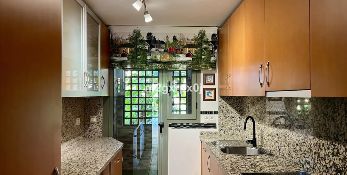 Sale of ground floor apartment in Benahavís 4