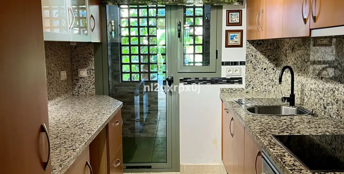 Sale of ground floor apartment in Benahavís 5