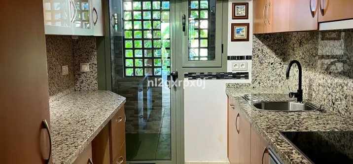 Sale of ground floor apartment in Benahavís 4