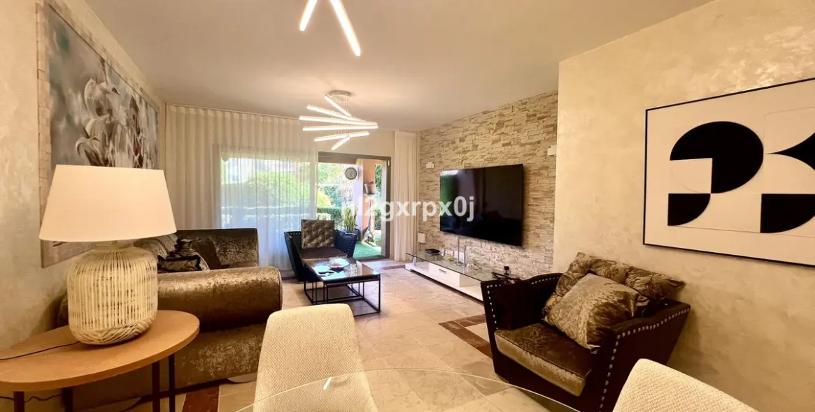 Sale of ground floor apartment in Benahavís 12