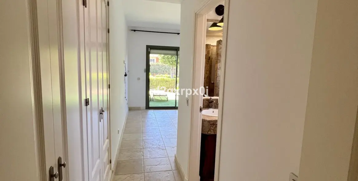 Sale of ground floor apartment in Benahavís 15