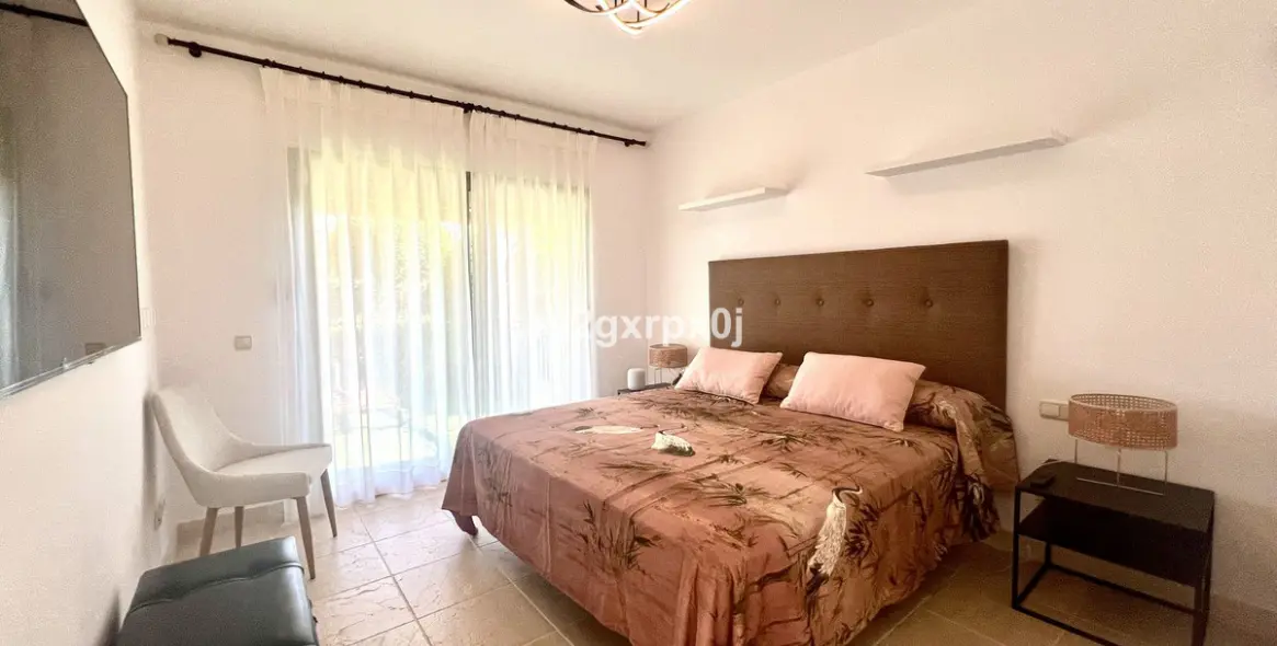 Sale of ground floor apartment in Benahavís 16