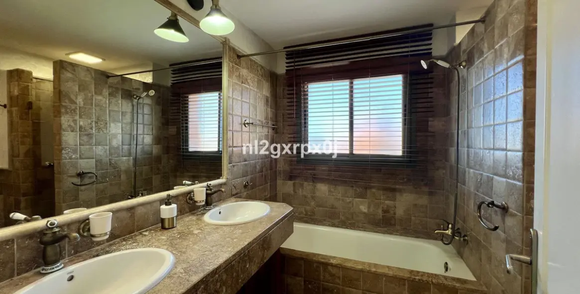 Sale of ground floor apartment in Benahavís 17