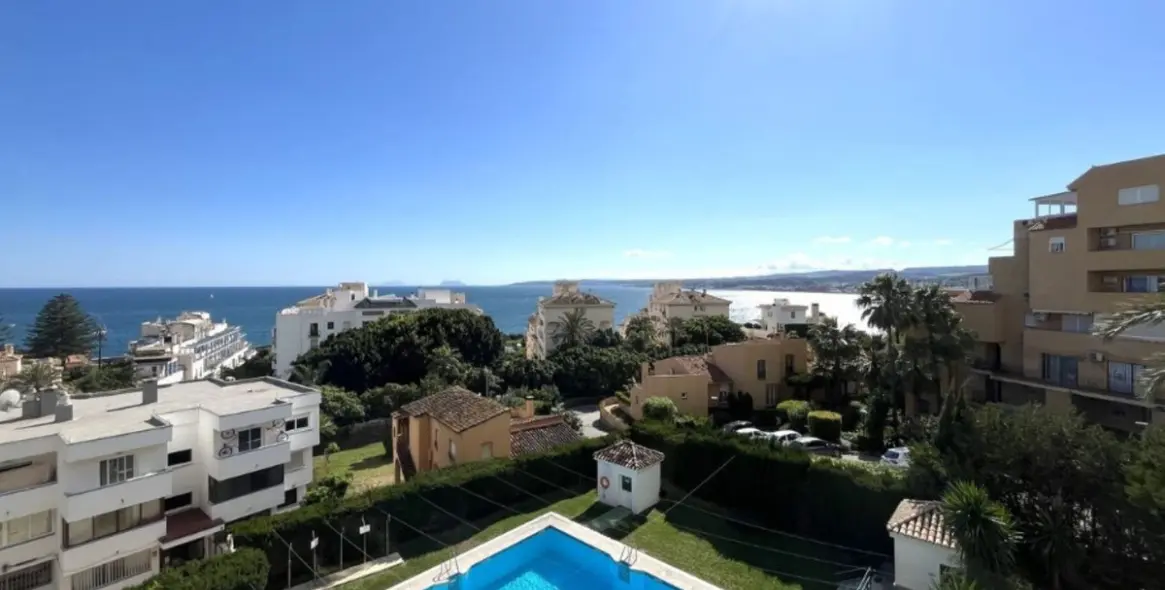 Продажа апартаментов на среднем этаже в Estepona (район Estepona) 2