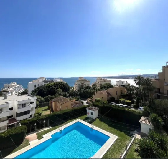 Middle floor apartment R5056708