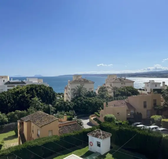 Middle floor apartment R5056708