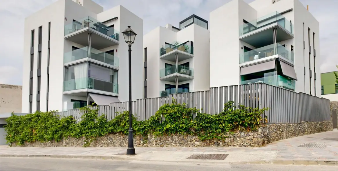 Venta de apartamento en planta baja en Los Pacos 1