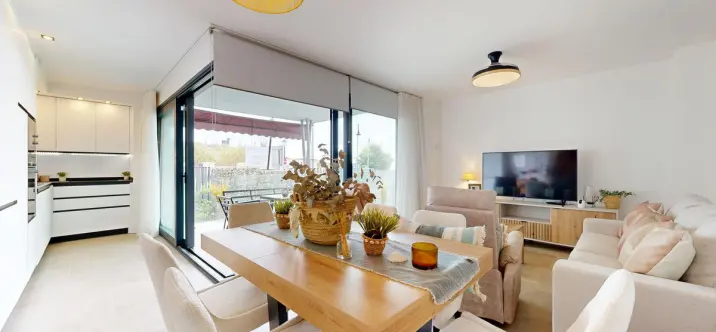 Venta de apartamento en planta baja en Los Pacos 1