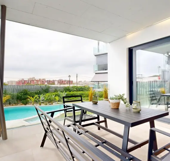 Venta de apartamento en planta baja en Los Pacos