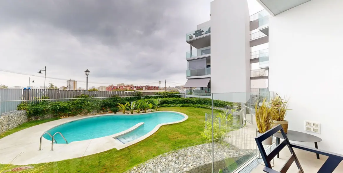 Venta de apartamento en planta baja en Los Pacos 28