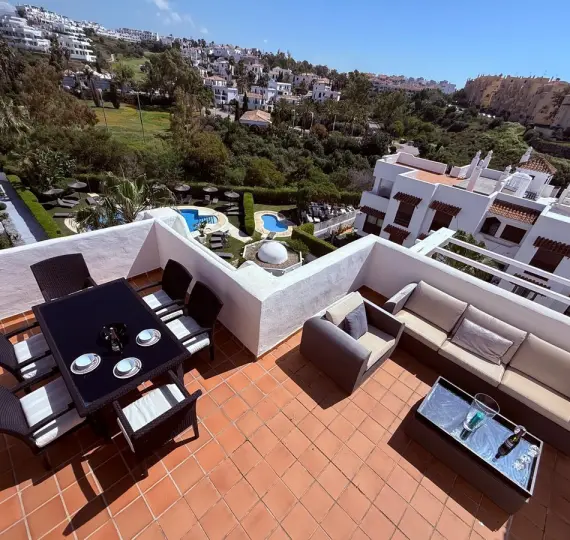 Sale of penthouse duplex in Estepona