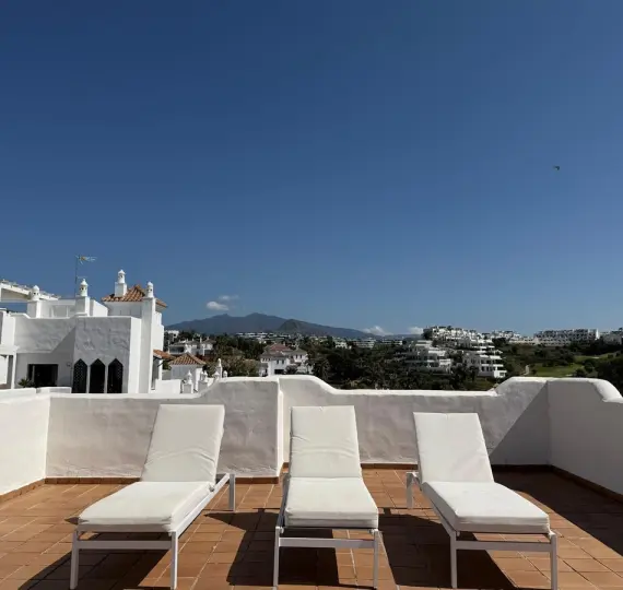 Sale of penthouse duplex in Estepona