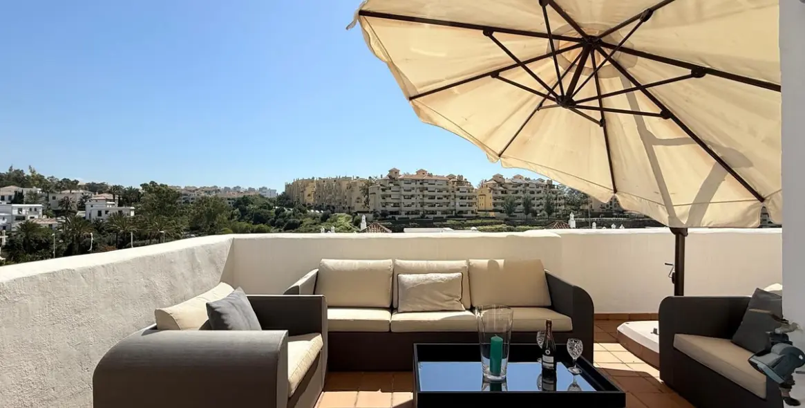 Sale of penthouse duplex in Estepona 3
