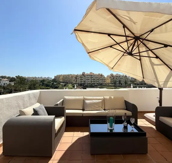 Sale of penthouse duplex in Estepona