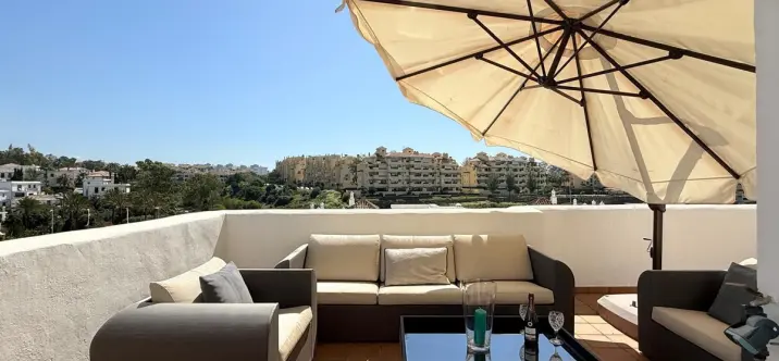 Sale of penthouse duplex in Estepona 2