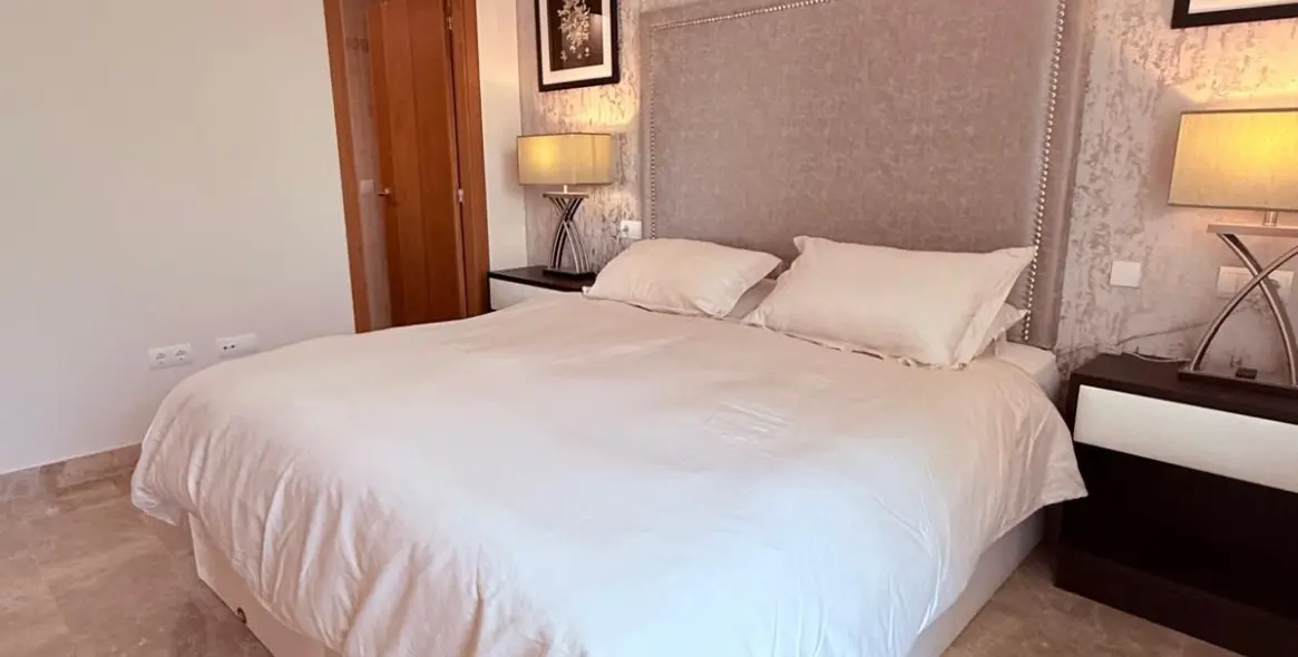 Sale of penthouse duplex in Estepona 8