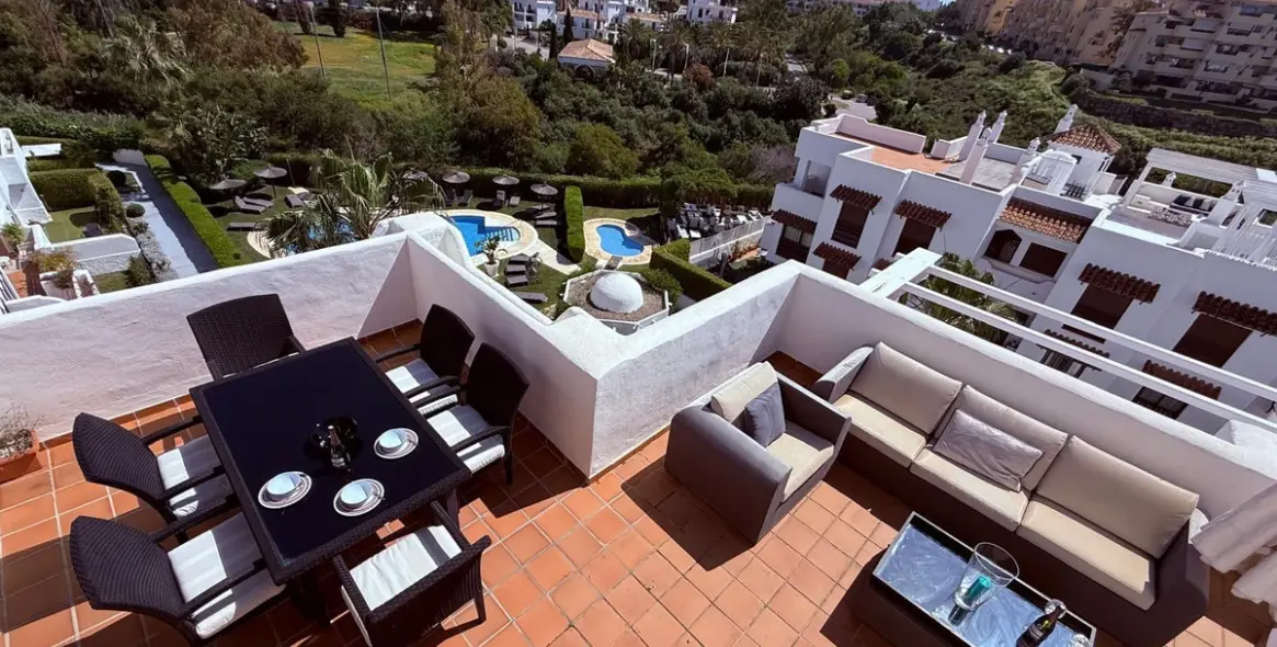 Venta de ático dúplex en Estepona 1