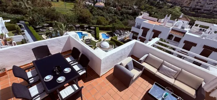 Venta de ático dúplex en Estepona 0