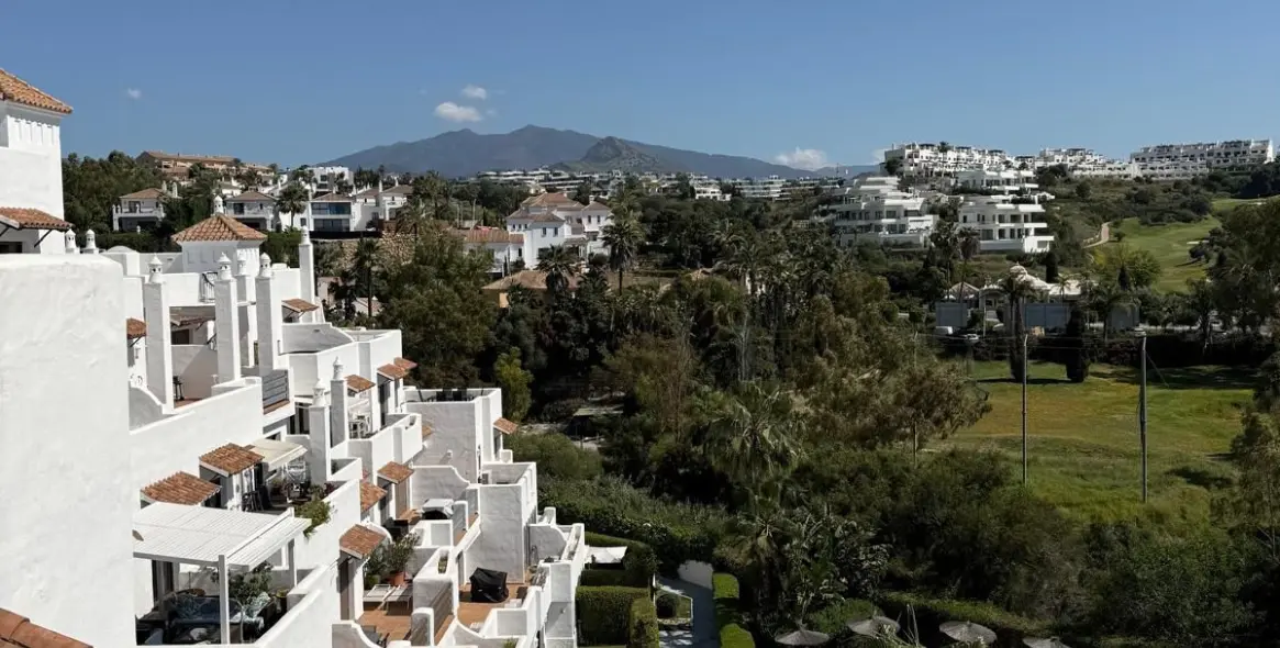 Sale of penthouse duplex in Estepona 21