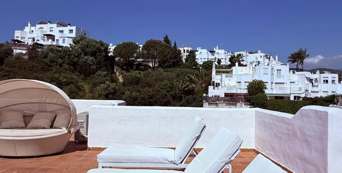 Sale of penthouse duplex in Estepona 25