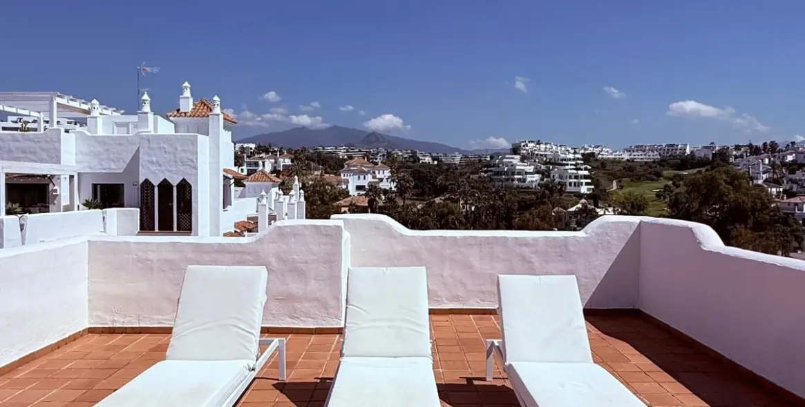 Sale of penthouse duplex in Estepona 29