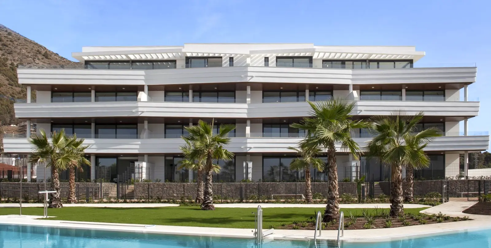 Venta de apartamento en planta media en Fuengirola 1