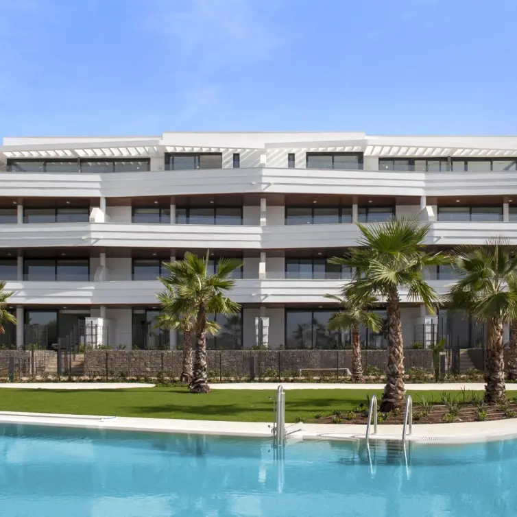 Sale of middle floor apartment in Fuengirola