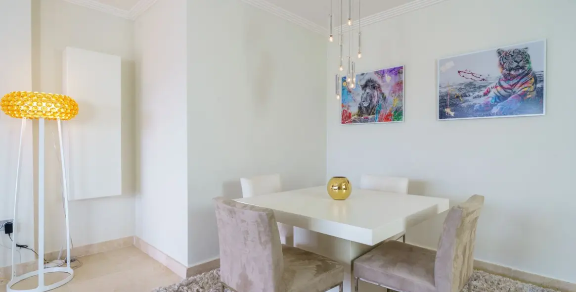 Sale of middle floor apartment in Benahavís 23