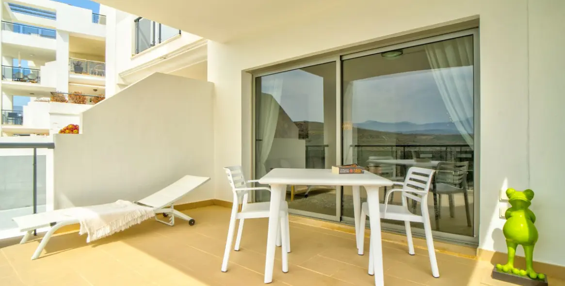 Sale of middle floor apartment in Benahavís 27