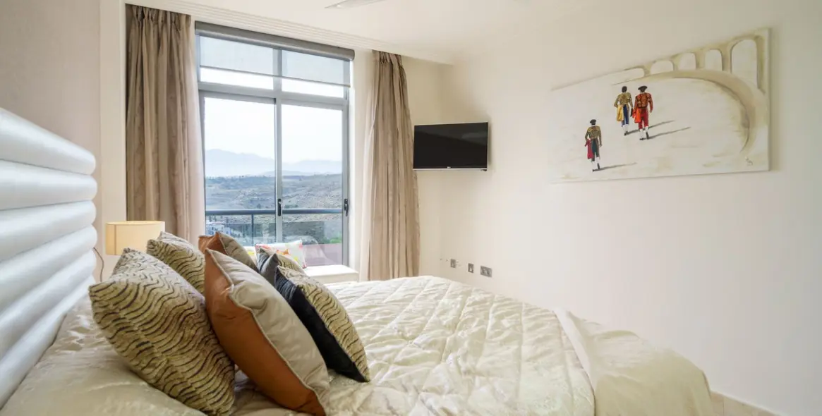 Sale of middle floor apartment in Benahavís 28