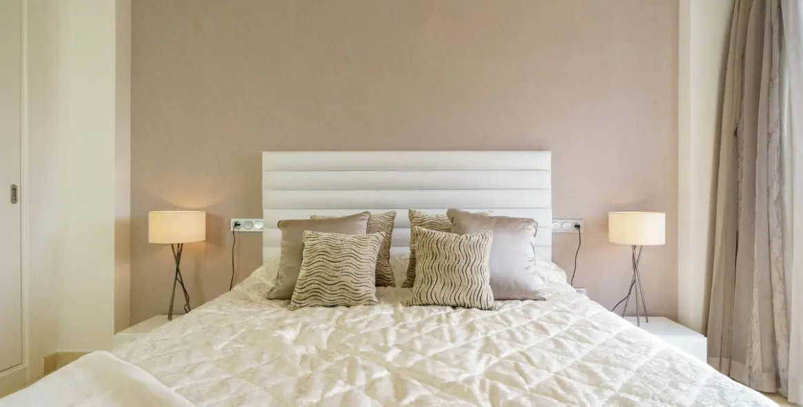 Sale of middle floor apartment in Benahavís 33