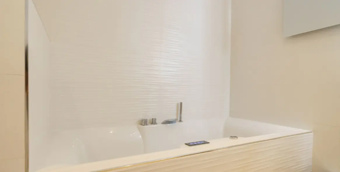 Sale of middle floor apartment in Benahavís 37