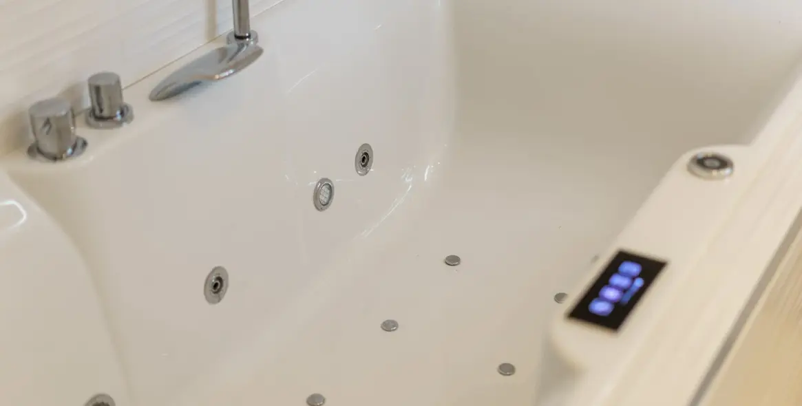 Sale of middle floor apartment in Benahavís 38