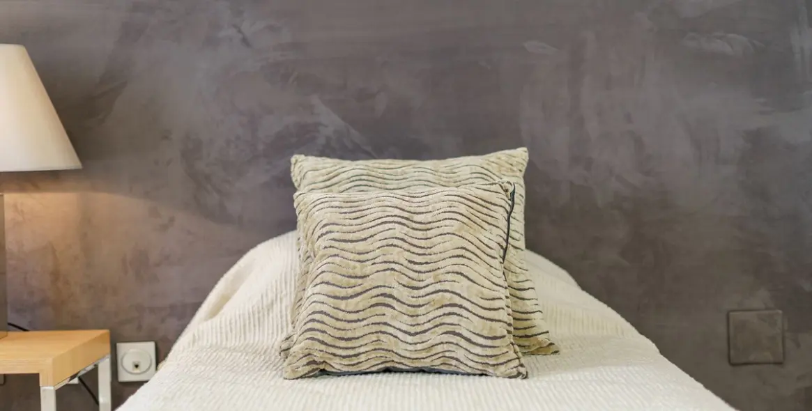 Sale of middle floor apartment in Benahavís 42