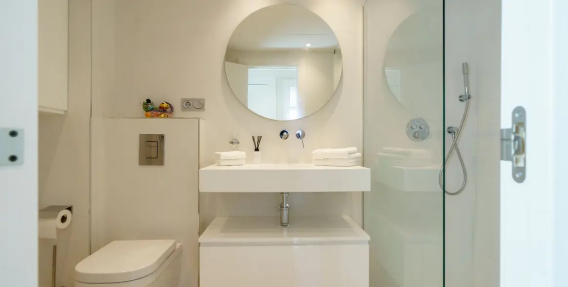 Sale of middle floor apartment in Benahavís 43