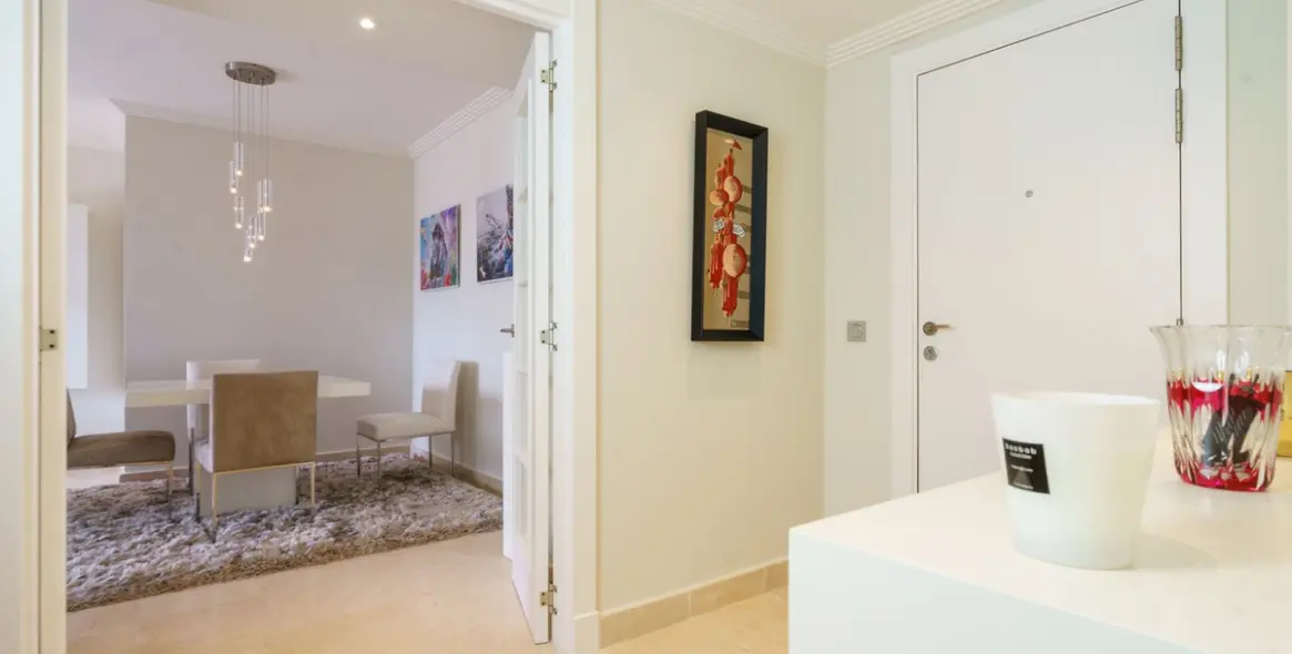 Sale of middle floor apartment in Benahavís 50