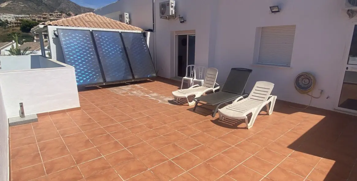 Продажа двухуровневого пентхауса в Torrequebrada 4