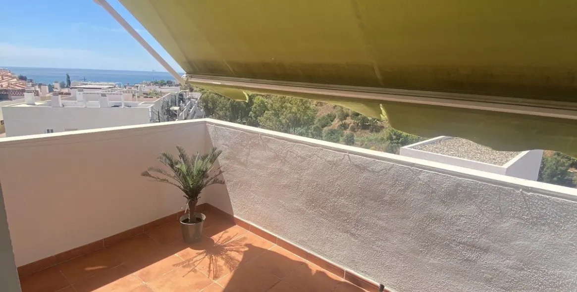 Продажа двухуровневого пентхауса в Torrequebrada 8